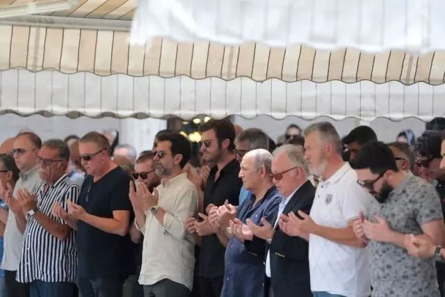 Kıvanç Tatlıtuğ ve Başak Dizer'in acı günü Kıvanç Tatlıtuğ ve Başak Dizer'in acı günü