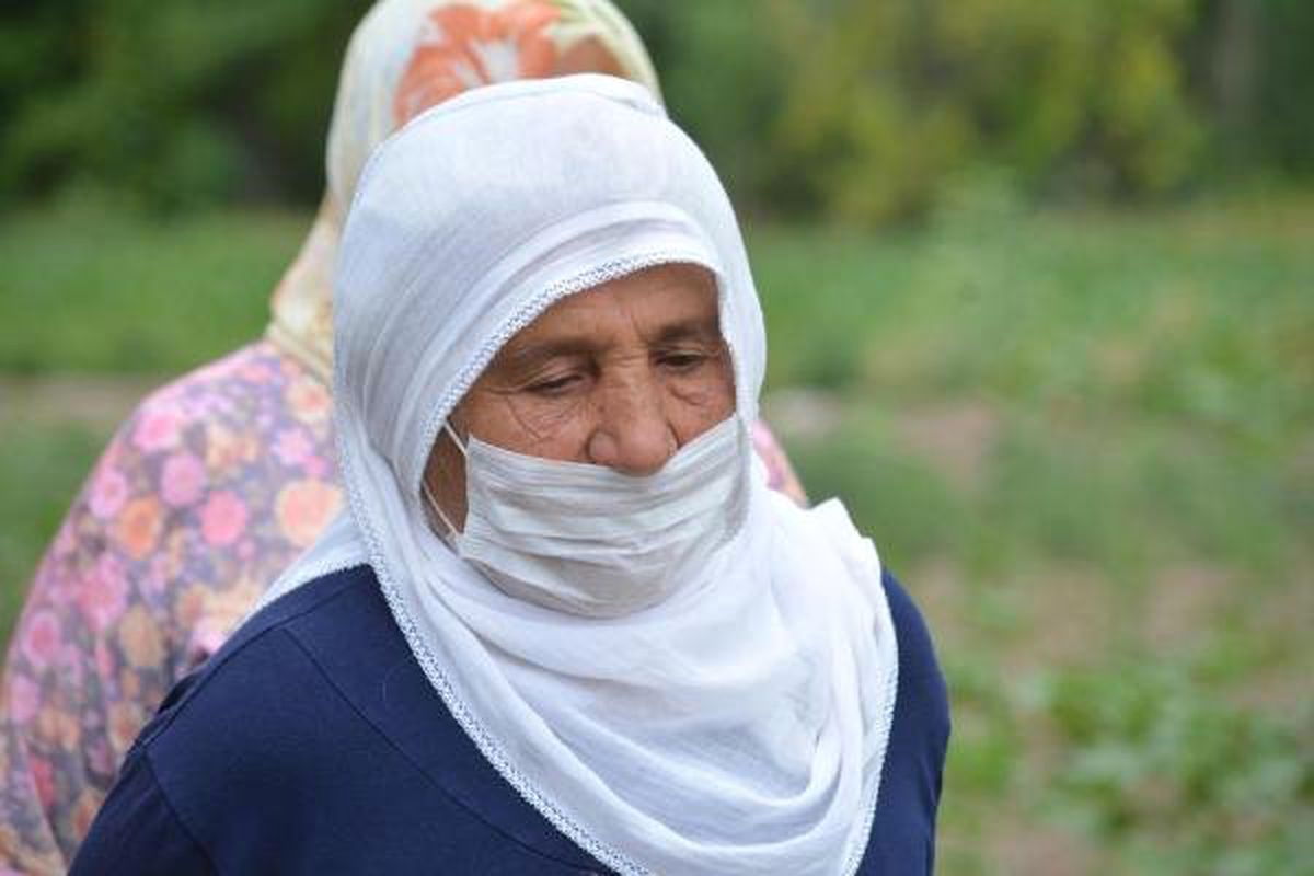 Kayseri'de vatandaşlar enerji santralinin dumanları yüzünden maskeyle geziyor!