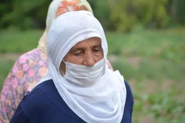 Kayseri'de vatandaşlar enerji santralinin dumanları yüzünden maskeyle geziyor!
