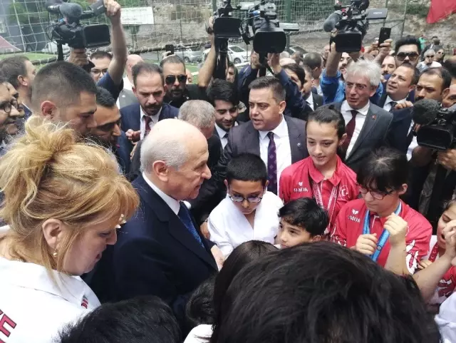 MHP Genel Başkanı Devlet Bahçeli, Karagümrük Spor Kulübü'nü ziyaret etti MHP Genel Başkanı Devlet Bahçeli, Karagümrük Spor Kulübü'nü ziyaret etti