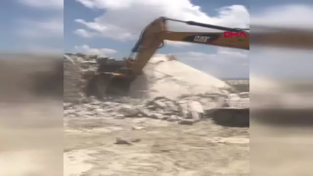 NEVŞEHİR KAPADOKYA'DA KAÇAK YAPILARIN YIKIMINA TEKRAR BAŞLANDI NEVŞEHİR KAPADOKYA'DA KAÇAK YAPILARIN YIKIMINA TEKRAR BAŞLANDI