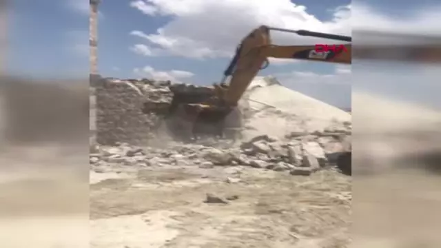 NEVŞEHİR KAPADOKYA'DA KAÇAK YAPILARIN YIKIMINA TEKRAR BAŞLANDI NEVŞEHİR KAPADOKYA'DA KAÇAK YAPILARIN YIKIMINA TEKRAR BAŞLANDI