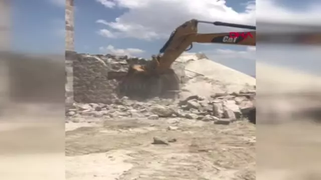 NEVŞEHİR KAPADOKYA'DA KAÇAK YAPILARIN YIKIMINA TEKRAR BAŞLANDI NEVŞEHİR KAPADOKYA'DA KAÇAK YAPILARIN YIKIMINA TEKRAR BAŞLANDI