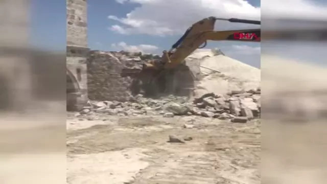 NEVŞEHİR KAPADOKYA'DA KAÇAK YAPILARIN YIKIMINA TEKRAR BAŞLANDI NEVŞEHİR KAPADOKYA'DA KAÇAK YAPILARIN YIKIMINA TEKRAR BAŞLANDI