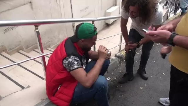 (ÖZEL) Taksim'de yüzüne tiner atılan kişi yaralandı