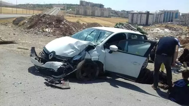 Siirt'te otomobil ile kamyon çarpıştı: 10 yaralı