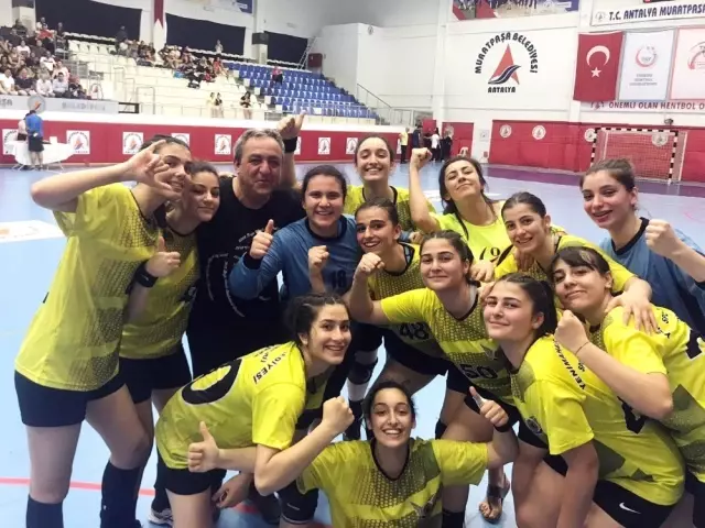 Yenimahalle'nin melekleri kupaya doymuyor
