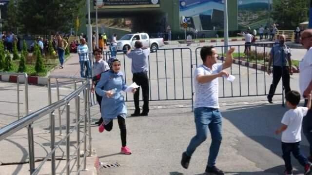 YKS'ye geç kalanlar, cezaevi nakil aracı ve polis otosuyla sınava yetiştirildi