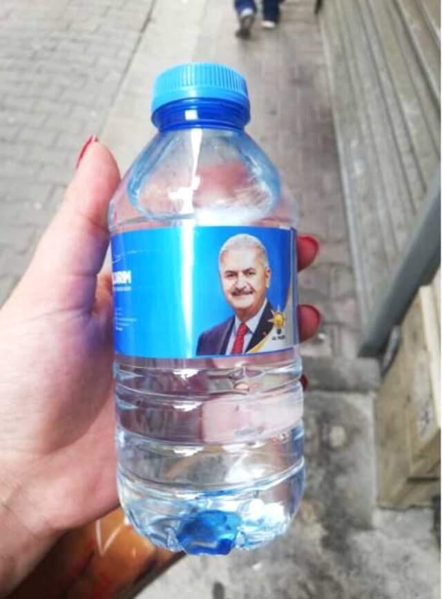 YKS'ye giren öğrencilere 'Binali Yıldırım seti' dağıtıldı