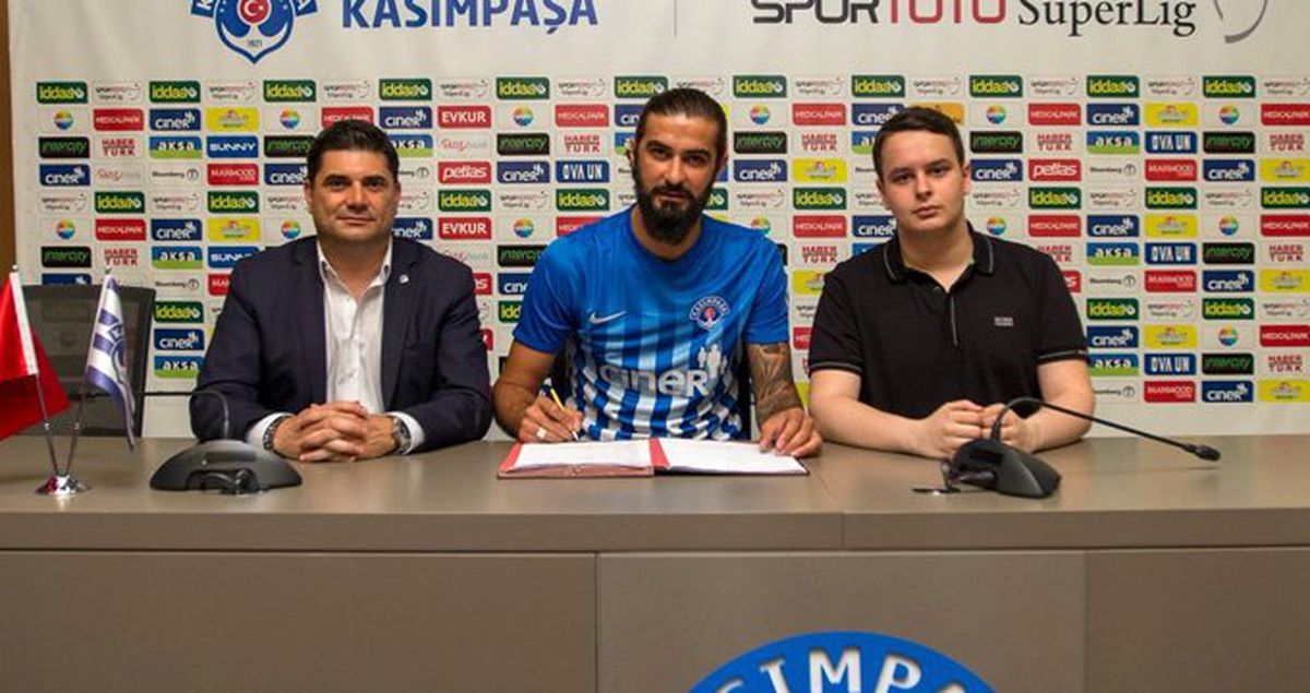 Adı Galatasaray ile anılan Fatih Öztürk, Kasımpaşa'ya transfer oldu