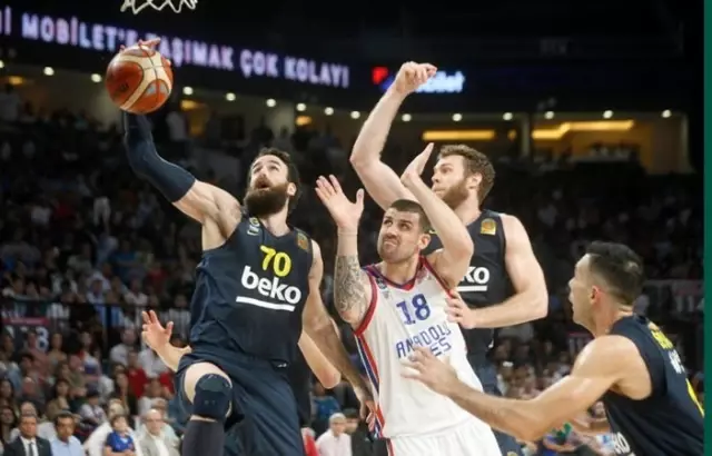 Anadolu Efes final serisinde öne geçti