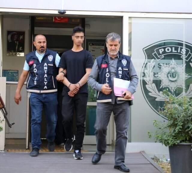 Babasını bıçaklayan genç sürekli şiddet görüyormuş