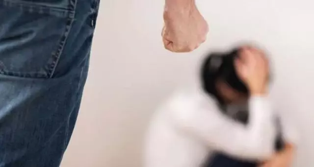 Dayakçı koca cezasını 'evlilik kitaplarını' okuyarak tamamlayacak!