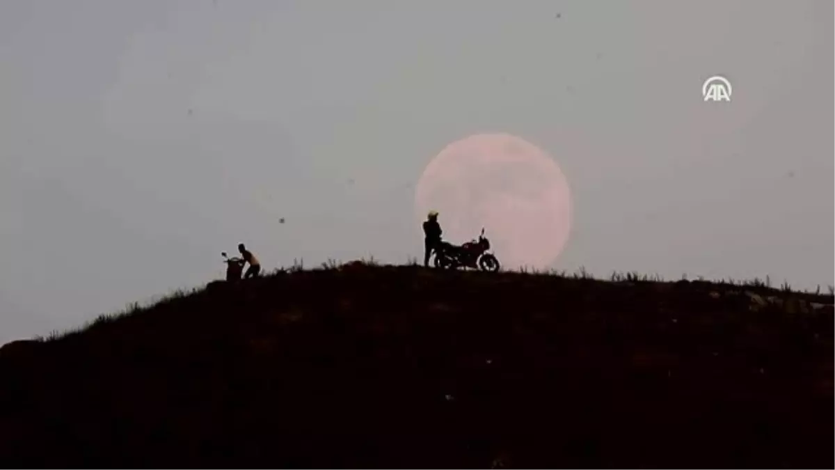 'Dolunay'lı tepeler motosiklet tutkunlarını ağırladı