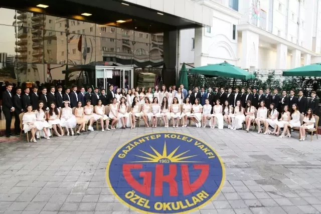 GKV Ortaokulu mezunlarına muhteşem balo GKV Ortaokulu mezunlarına muhteşem balo