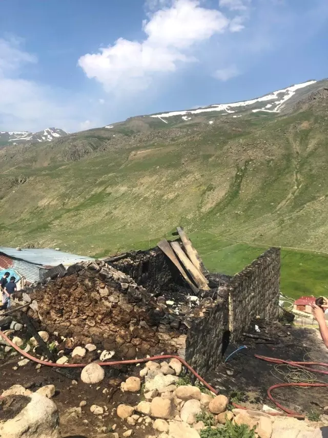 İkizdere'de çıkan yangında 1 kişi yanarak hayatını kaybetti