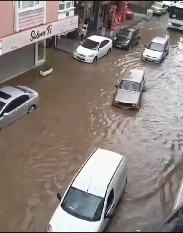 İzmir'de sağanak yağış