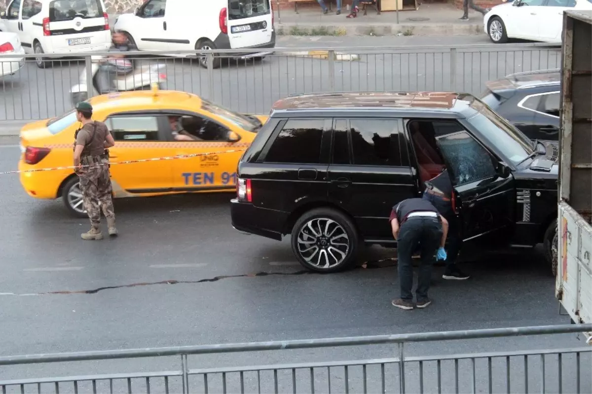 Kağıthane'de trafik ışıklarında cipe silahlı saldırı: 4 yaralı