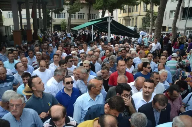 Kazada hayatını kaybeden doktor son yolculuğuna uğurlandı Kazada hayatını kaybeden doktor son yolculuğuna uğurlandı