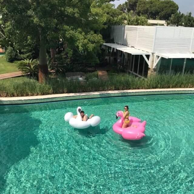Kilolarıyla eleştirilen Eser Yenenler, balon flamingoyu patlattı