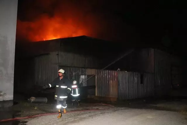 Mersin'de bisiklet ve motosiklet fabrikasında yangın