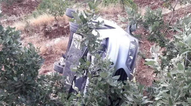 Siirt'te şarampole yuvarlanan araçta 3 kişi yaralandı