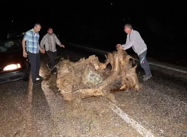 Yozgat'ta ekili arazileri dolu ve sağanak vurdu
