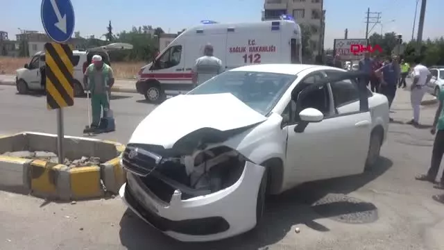 Adıyaman'da iki otomobil çarpıştı 4 yaralı