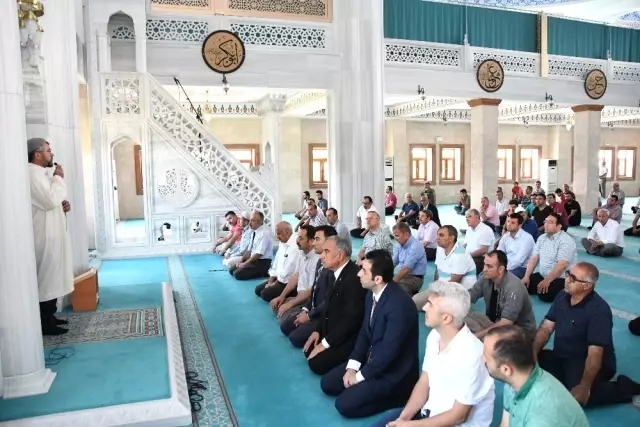 Adıyaman Üniversitesinde Muhammed Mursi için gıyabi cenaze namazı kılındı