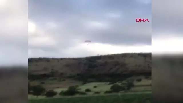 Afyonkarahisar Paraşütçüyü gören Afyonluların şiveli konuşması ilgi çekti
