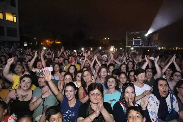 Ajda Pekkan, Alanya'da hayranlarını coşturdu Ajda Pekkan, Alanya'da hayranlarını coşturdu