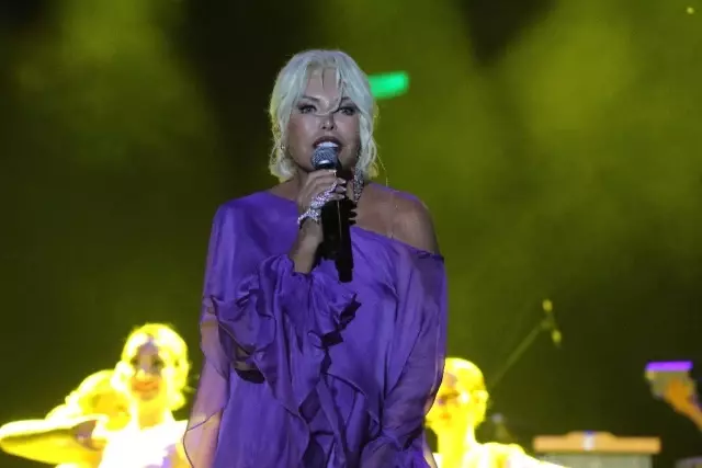 Ajda Pekkan, Alanya'da hayranlarını coşturdu Ajda Pekkan, Alanya'da hayranlarını coşturdu