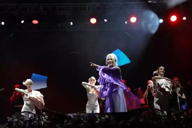 Ajda Pekkan, Alanya'da hayranlarını coşturdu Ajda Pekkan, Alanya'da hayranlarını coşturdu