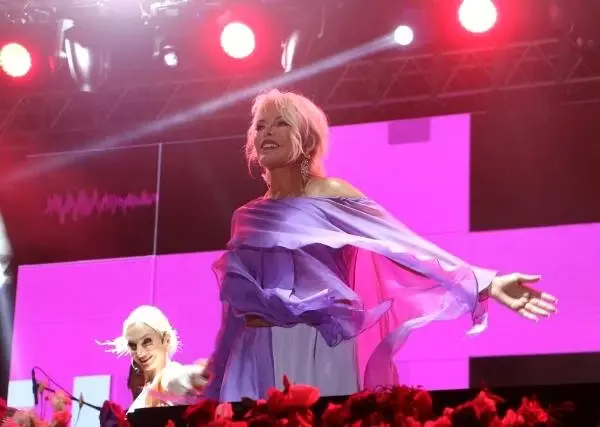 Ajda Pekkan konserinde alkış ve çığlıklarla karşılandı Ajda Pekkan konserinde alkış ve çığlıklarla karşılandı