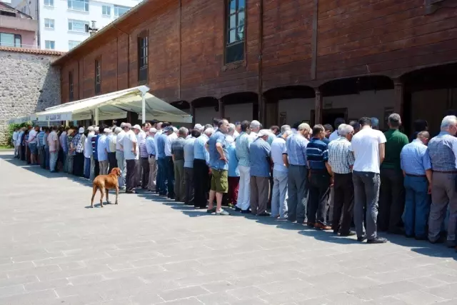 AK Parti Sinop teşkilatı Muhammed Mürsî için namaza durdu