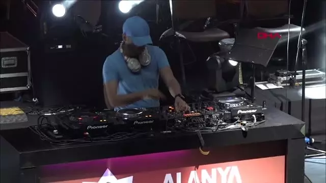 ANTALYA AJDA PEKKAN TATİL NEREDE, BEN NEREDE ANTALYA AJDA PEKKAN TATİL NEREDE, BEN NEREDE