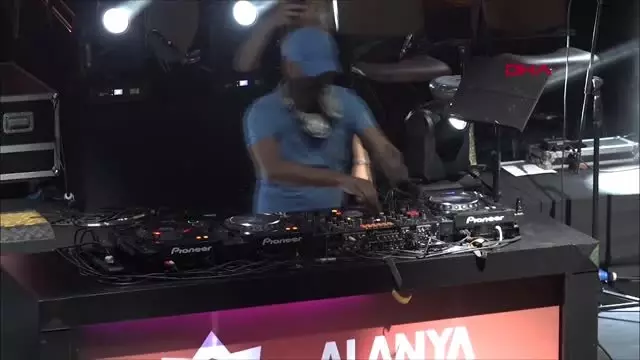 ANTALYA AJDA PEKKAN TATİL NEREDE, BEN NEREDE ANTALYA AJDA PEKKAN TATİL NEREDE, BEN NEREDE