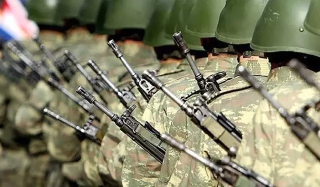 Askerliği altı aya indiren madde kabul edildi