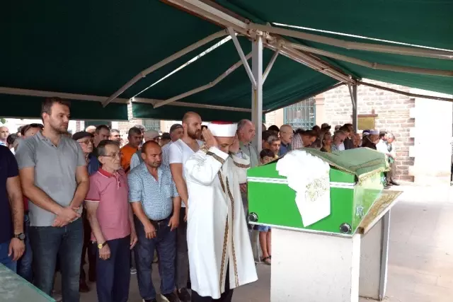 Balıkesir'de Mursi için gıyabi cenaze namazı kılındı