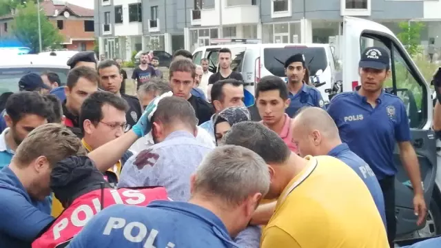 Başına silahı dayayarak intihara kalkıştı
