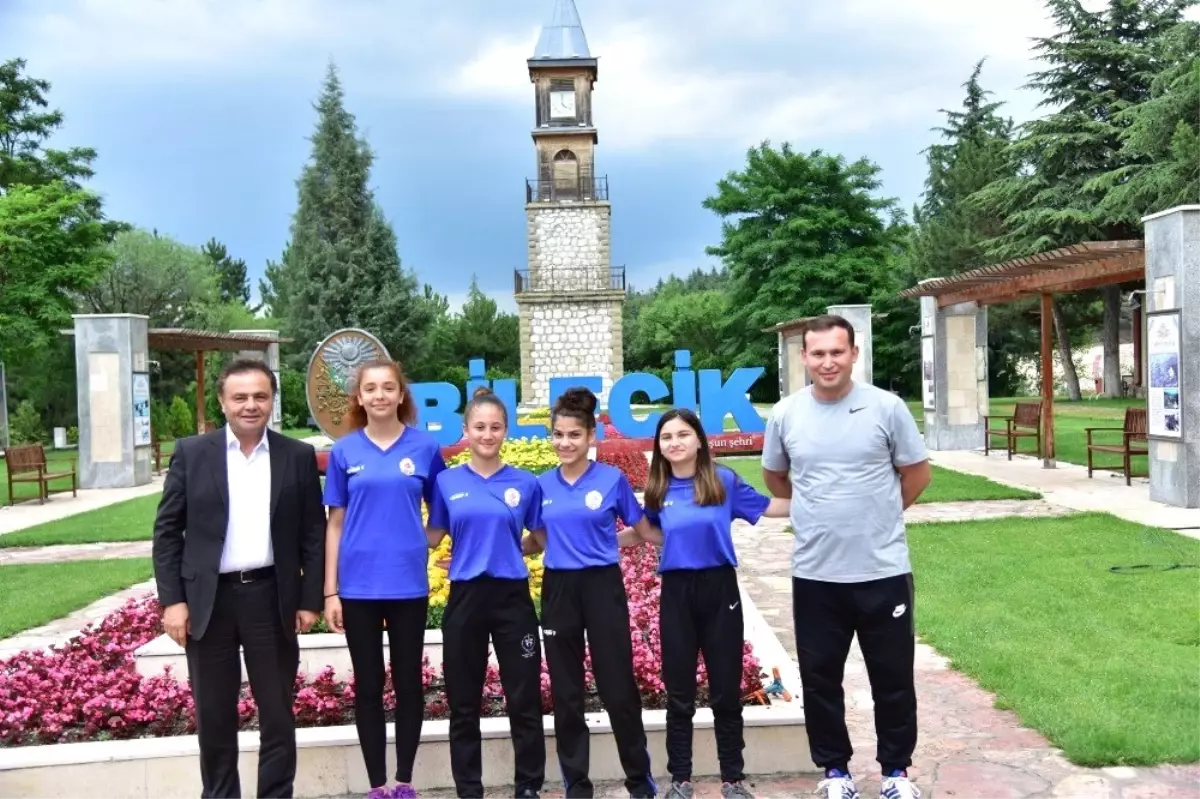 Başkan Şahin şampiyonları ağırladı