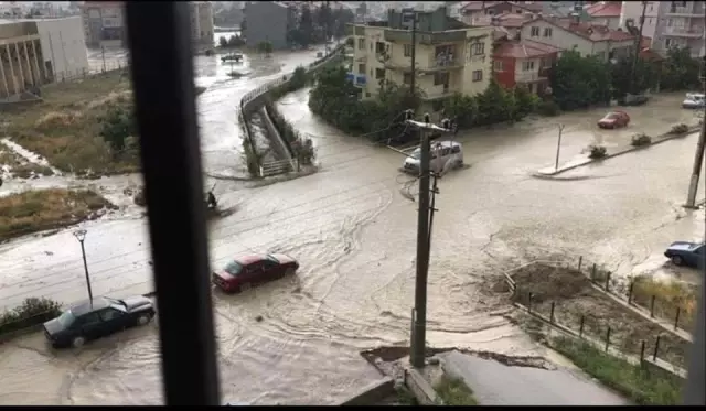 Burdur'da sağanak su baskınlarına sebep oldu