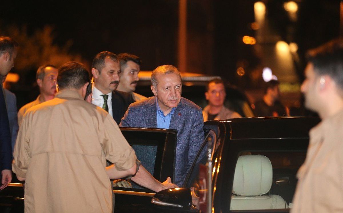 Cumhurbaşkanı Erdoğan AK Parti İl Başkanlığı'ndan ayrıldı