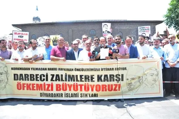 Diyarbakır'da Mursi için gıyabi cenaze namazı