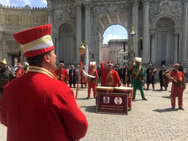 Dolmabahçe Sarayı'nda mehter konserine turistlerden yoğun ilgi