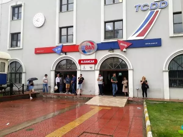 İzmir'de dolu ve sağanak