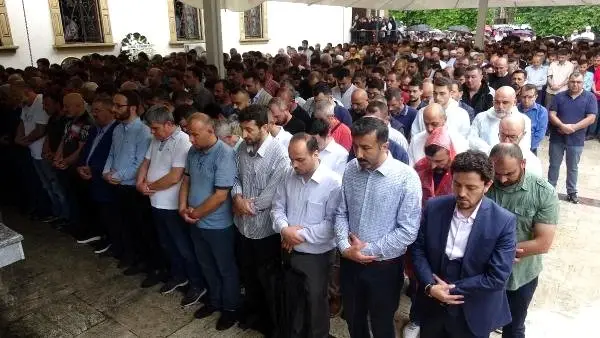 İzmit'te Mursi için gıyabi cenaze namazı kılındı