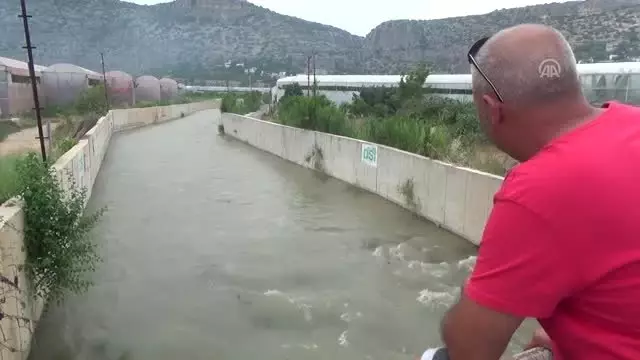 Kuvvetli sağanak sele neden oldu