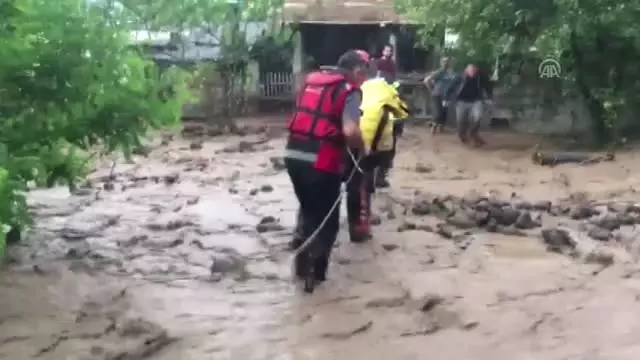 Kuvvetli sağanak sele neden oldu (3)