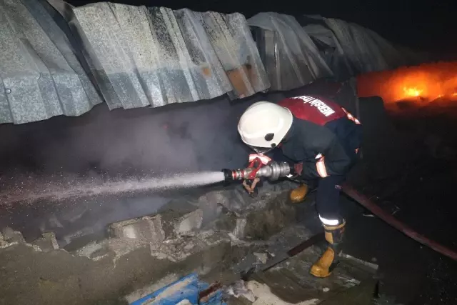 Mersin'de çıkan fabrika yangını kontrol altına alındı